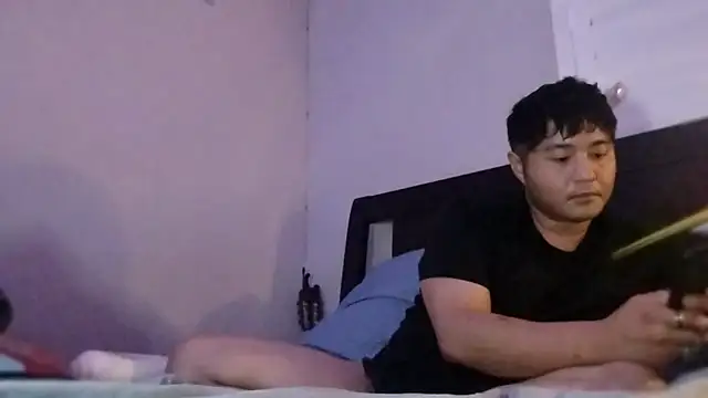 Snapshot of cloudyspun chatting on December 16, 9:13 am cloudyspun online show from December 16, 9:13 am