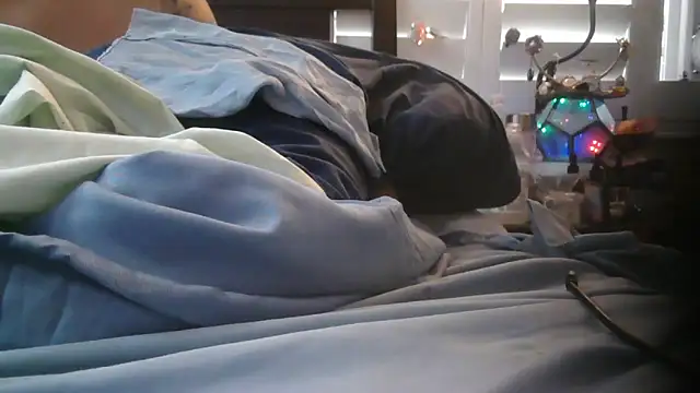 Snapshot of cloudyspun chatting on November 30, 3:24 pm cloudyspun online show from November 30, 3:24 pm