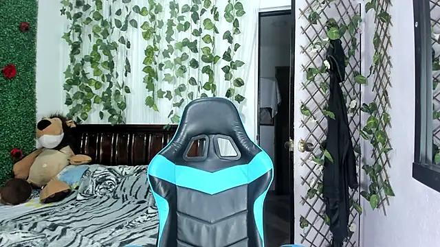 Snapshot of lina_paola9 chatting on November 28, 11:27 pm lina paola9 online show from November 28, 11:27 pm