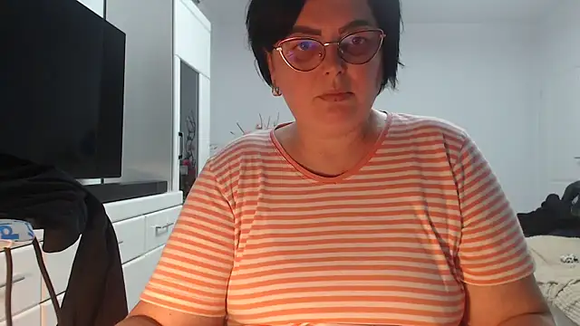 Amandamuller1982 online show from April 1, 7:22 pm