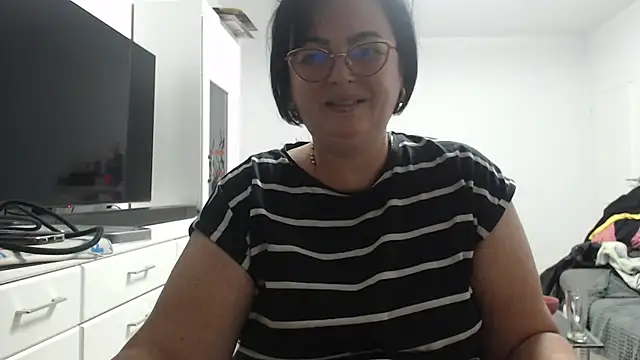 Amandamuller1982 online show from October 18, 8:00 pm