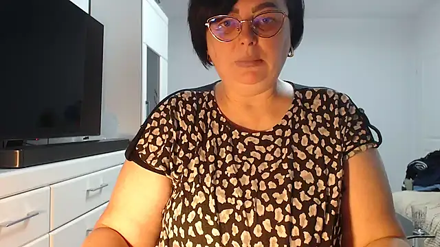 Amandamuller1982 online show from April 12, 6:55 pm