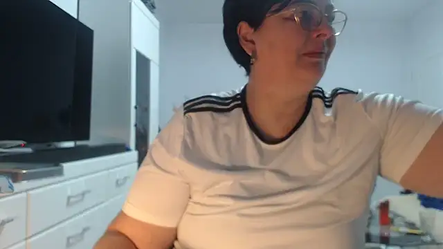 Amandamuller1982 online show from March 15, 9:55 pm