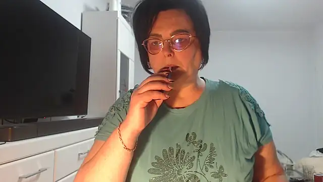 Amandamuller1982 online show from May 16, 8:30 pm