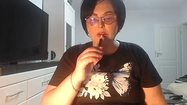 Amandamuller1982 online show from May 1, 4:34 pm