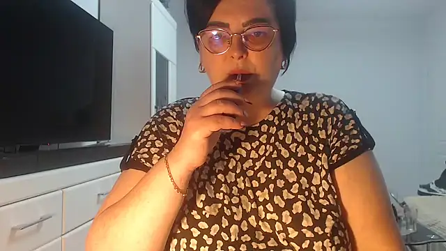 Amandamuller1982 online show from April 28, 7:51 pm