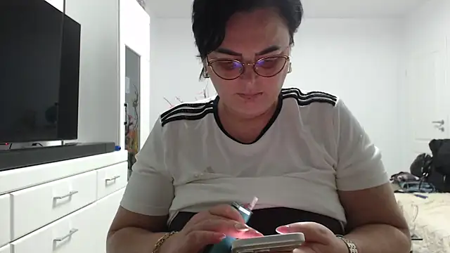 Amandamuller1982 online show from February 9, 7:45 pm