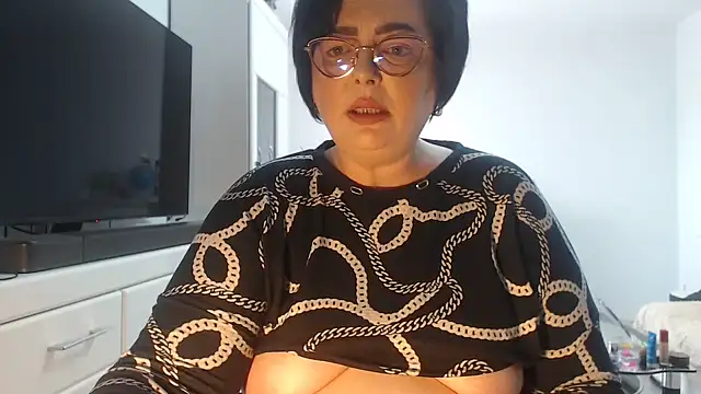 Amandamuller1982 online show from May 12, 9:15 am