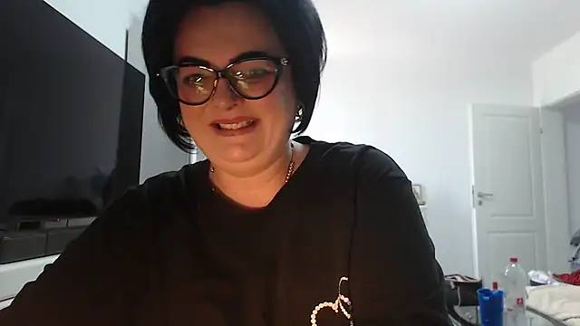 Snapshot of Amandamuller1982 chatting on July 5, 1:29 pm Amandamuller1982 online show from July 5, 1:29 pm