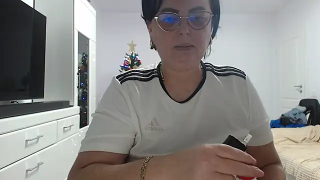 Amandamuller1982 online show from December 19, 8:11 pm