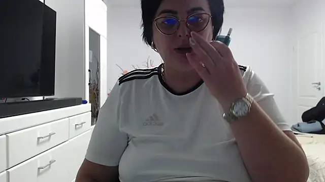 Amandamuller1982 online show from February 8, 7:00 pm