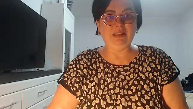 Amandamuller1982 online show from April 14, 8:25 pm