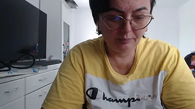 Amandamuller1982 online show from October 14, 8:37 am