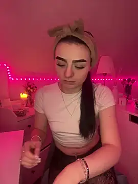 Snapshot of AdelinaAlia chatting on November 23, 5:45 pm AdelinaAlia online show from November 23, 5:45 pm