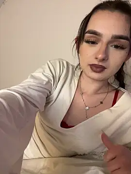 Snapshot of AdelinaAlia chatting on June 14, 8:32 pm AdelinaAlia online show from June 14, 8:32 pm