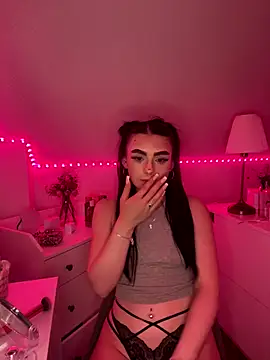 Snapshot of AdelinaAlia chatting on September 18, 7:39 pm AdelinaAlia online show from September 18, 7:39 pm
