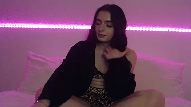 Snapshot of AdelinaAlia chatting on February 25, 9:04 pm AdelinaAlia online show from February 25, 9:04 pm