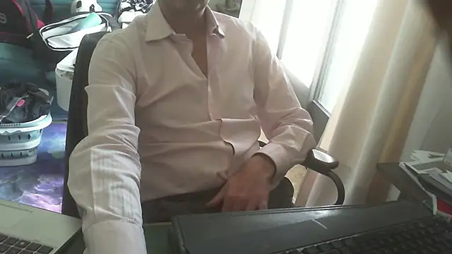 shyfrenchcock1 online show from April 21, 3:07 pm