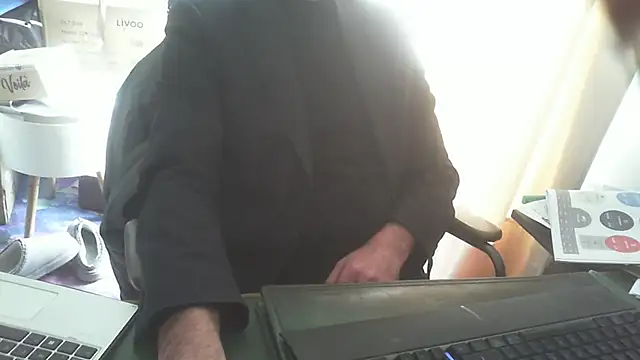 shyfrenchcock1 online show from March 5, 12:24 pm