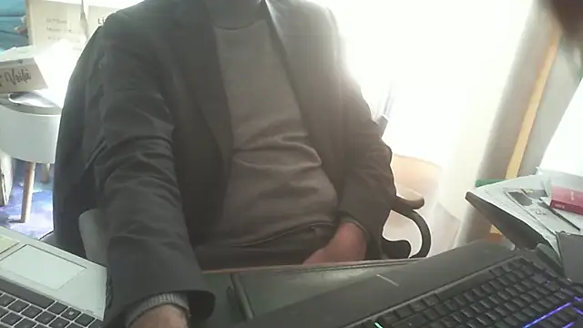 shyfrenchcock1 online show from March 3, 1:51 pm