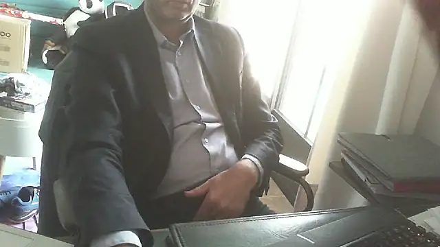 shyfrenchcock1 online show from December 5, 3:32 pm