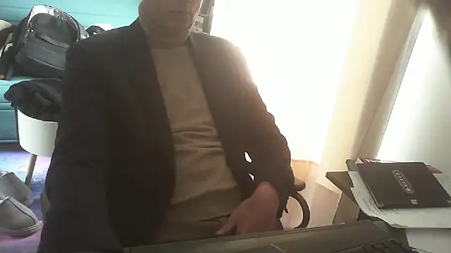 Snapshot of shyfrenchcock1 chatting on March 18, 12:39 pm shyfrenchcock1 online show from March 18, 12:39 pm