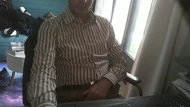 shyfrenchcock1 online show from October 29, 2:27 pm