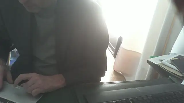 shyfrenchcock1 online show from March 4, 1:19 pm