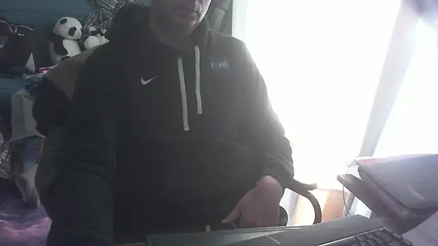 shyfrenchcock1 online show from April 7, 8:27 am