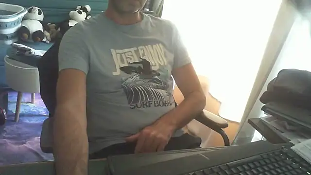 Snapshot of shyfrenchcock1 chatting on June 20, 11:59 am shyfrenchcock1 online show from June 20, 11:59 am
