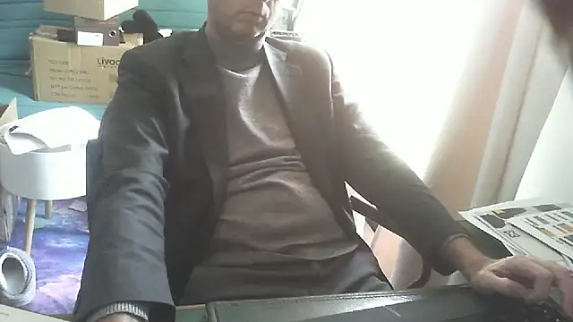 Snapshot of shyfrenchcock1 chatting on February 12, 2:39 pm shyfrenchcock1 online show from February 12, 2:39 pm