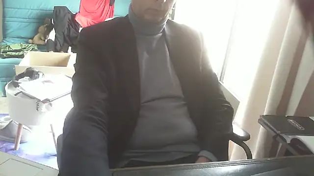 Snapshot of shyfrenchcock1 chatting on March 10, 1:10 pm shyfrenchcock1 online show from March 10, 1:10 pm