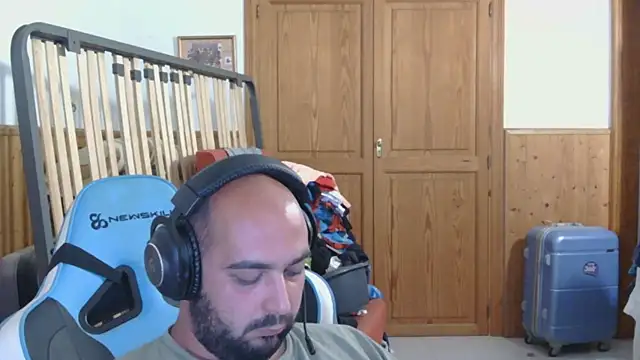 Snapshot of chicomallorca96 chatting on June 14, 2:29 pm chicomallorca96 online show from June 14, 2:29 pm