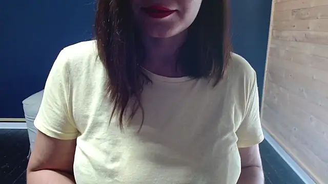 Snapshot of NovaBabe21 chatting on September 24, 6:31 am NovaBabe21 online show from September 24, 6:31 am