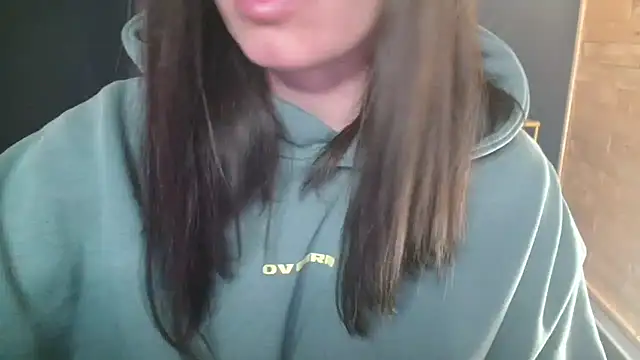 Snapshot of NovaBabe21 chatting on February 3, 10:31 am NovaBabe21 online show from February 3, 10:31 am