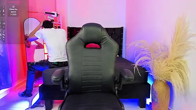 Snapshot of Duriel_ chatting on November 6, 6:12 pm Duriel online show from November 6, 6:12 pm