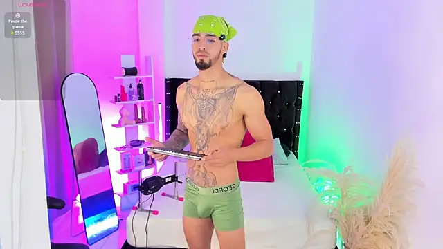 Snapshot of Duriel_ chatting on November 14, 5:05 pm Duriel online show from November 14, 5:05 pm