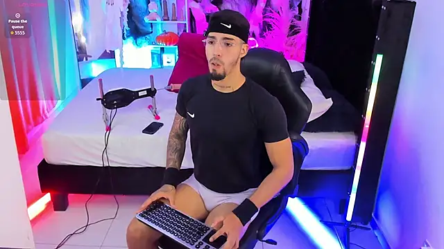 Snapshot of Duriel_ chatting on October 28, 4:39 pm Duriel online show from October 28, 4:39 pm