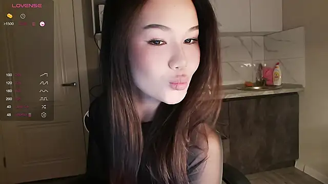 Snapshot of dragon_princesss chatting on February 11, 1:33 pm dragon princesss online show from February 11, 1:33 pm