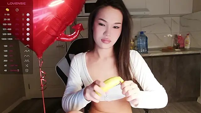 Snapshot of dragon_princesss chatting on February 16, 1:21 pm dragon princesss online show from February 16, 1:21 pm