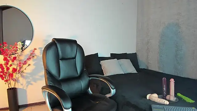 Snapshot of SaraMilf_69 chatting on September 24, 1:39 pm SaraMilf 69 online show from September 24, 1:39 pm