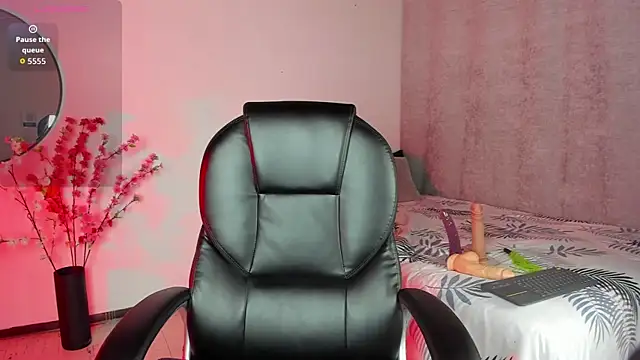 Snapshot of SaraMilf_69 chatting on November 21, 1:43 pm SaraMilf 69 online show from November 21, 1:43 pm