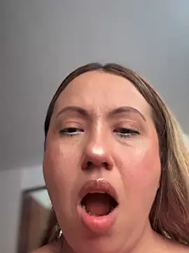 VIOLETA-25  online show from March 5, 3:08 pm