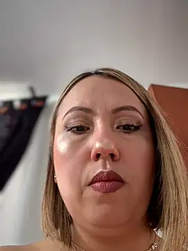 Snapshot of VIOLETA-25_ chatting on May 26, 3:10 pm VIOLETA-25 online show from May 26, 3:10 pm