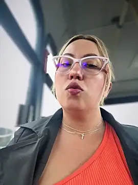 Snapshot of VIOLETA-25_ chatting on May 7, 3:15 pm VIOLETA-25 online show from May 7, 3:15 pm