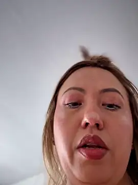Snapshot of VIOLETA-25_ chatting on April 21, 3:07 pm VIOLETA-25 online show from April 21, 3:07 pm