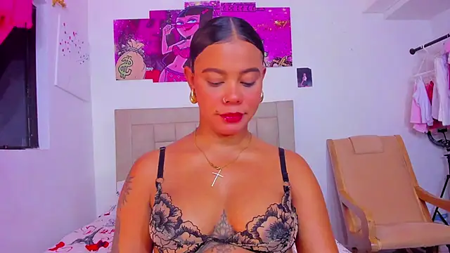 Snapshot of Miranda-brow chatting on February 14, 1:45 am Miranda-brow online show from February 14, 1:45 am