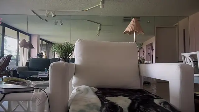 Snapshot of Youngjoshy chatting on November 12, 5:50 pm Youngjoshy online show from November 12, 5:50 pm