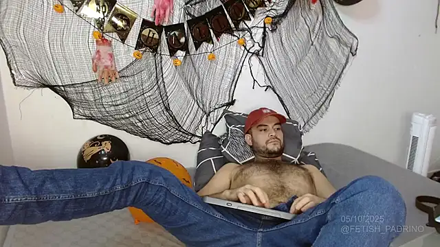 Snapshot of fetish_padrino chatting on October 6, 12:56 am fetish padrino online show from October 6, 12:56 am