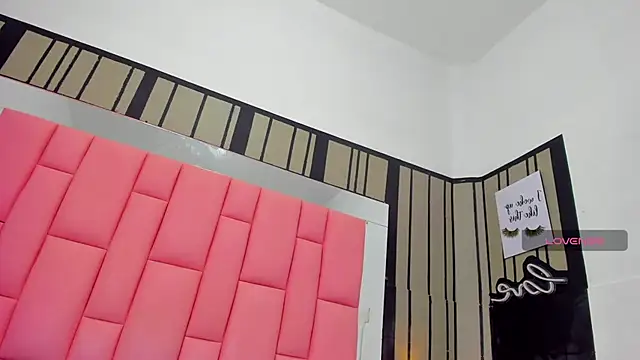 Snapshot of Ashleimoss chatting on February 15, 11:28 am Ashleimoss online show from February 15, 11:28 am